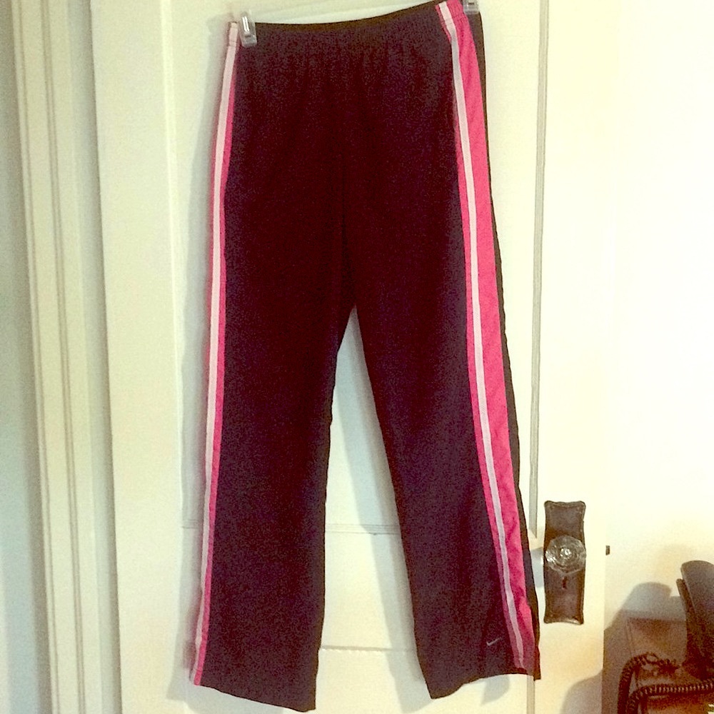 Nike wind pants for workout or casual on the go.